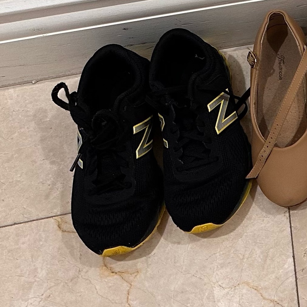 New Balance Black and Yellow Sneakers for Athletic Style